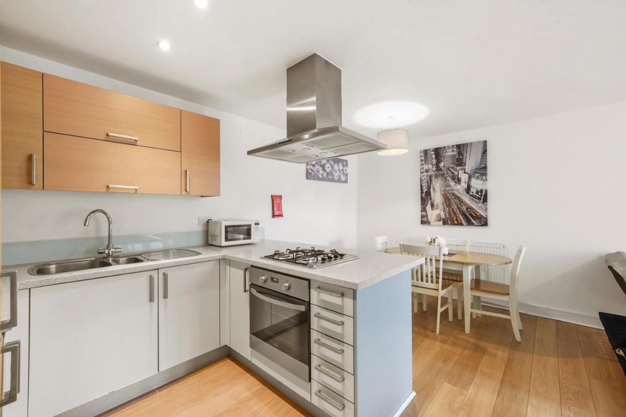 Luxnightzz - Two Bed - Close To North Station And Hospital Колчестър Екстериор снимка