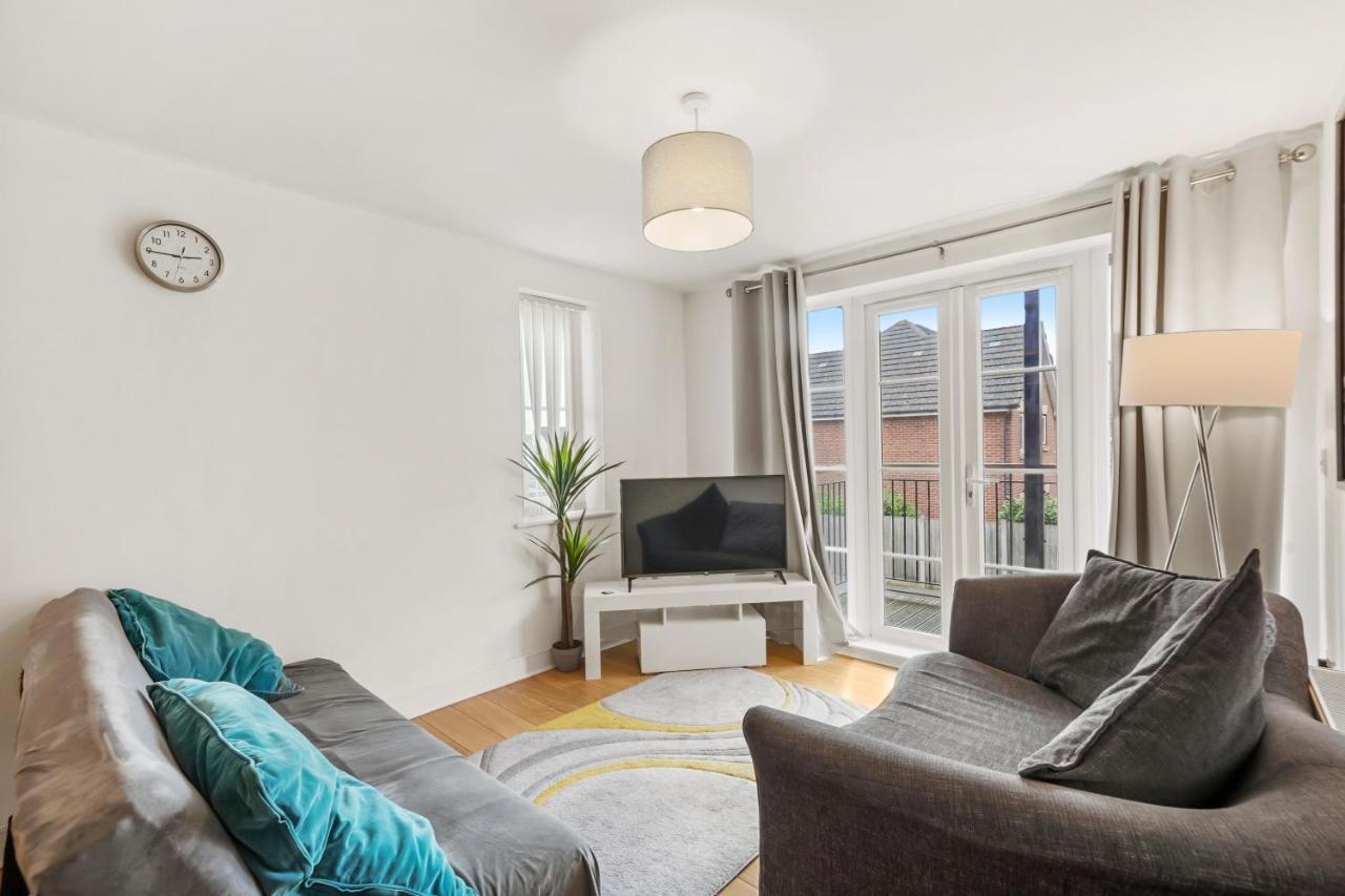 Luxnightzz - Two Bed - Close To North Station And Hospital Колчестър Екстериор снимка